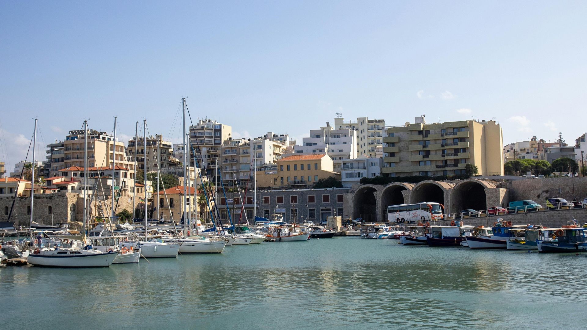 Van transfer from Rethymnon to Heraklion airport